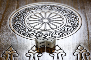 Plateau de Backgammon Artisanal Dés