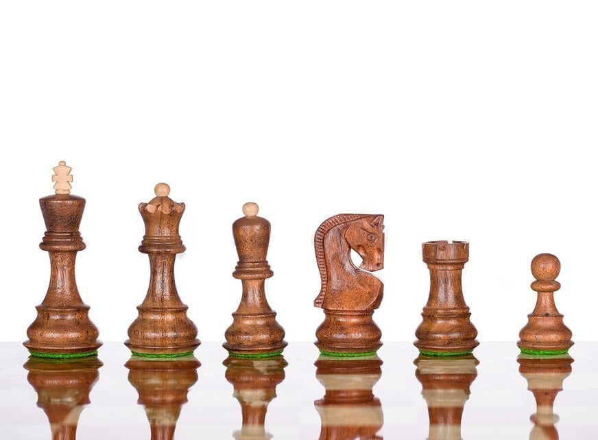 Pièces d'échecs noires