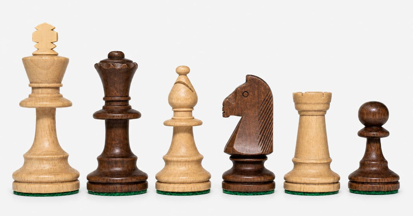 Pièces d'Échecs de Tournoi<br> Lestées et Feutrées