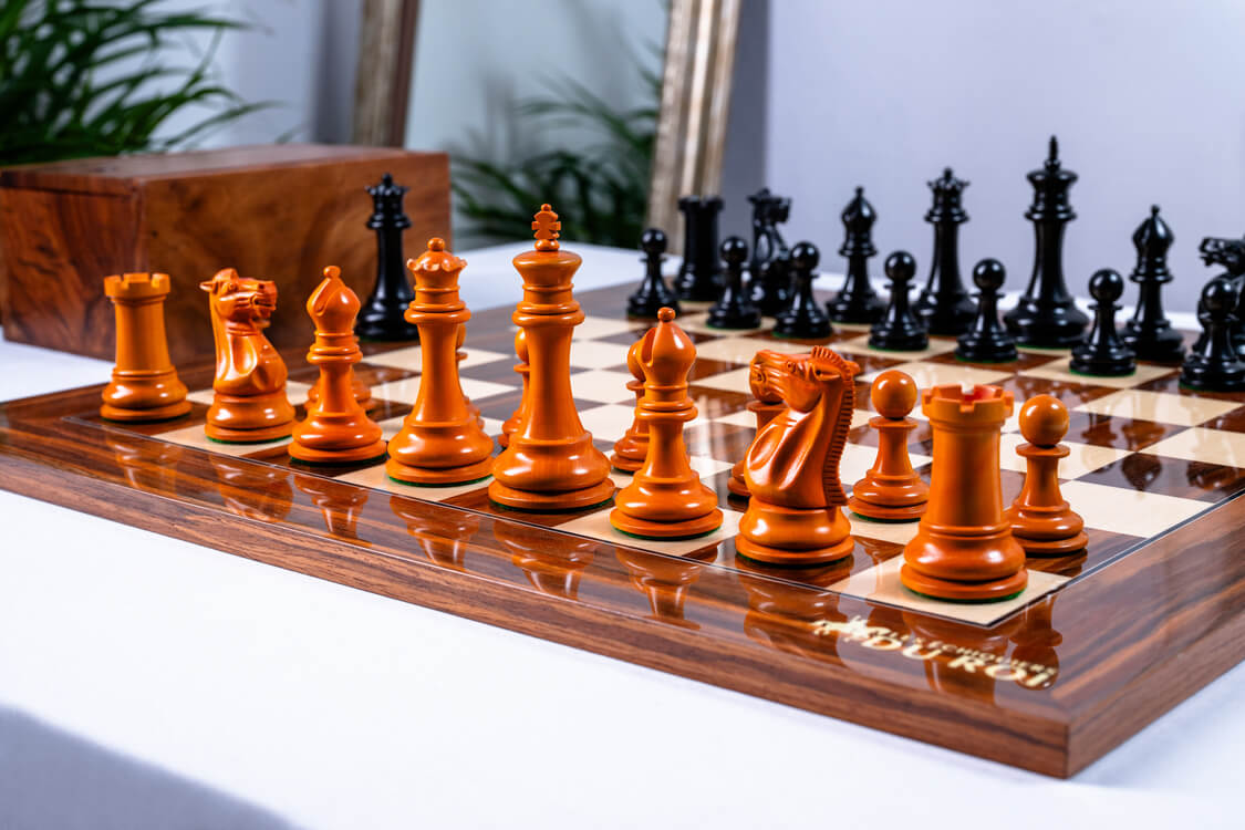 Jeu d'Échecs Antique <br>en Palissandre et Buis