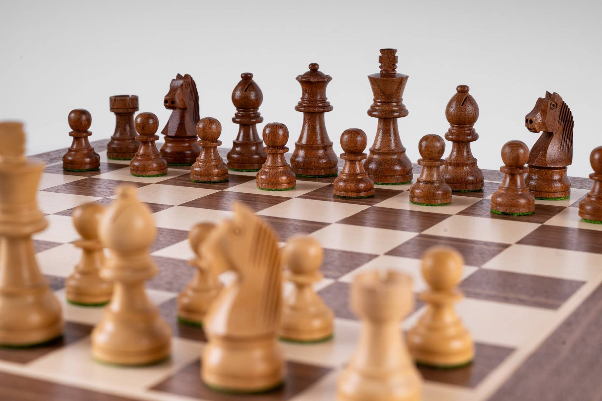 Jeu d'Échecs Éminence <br>en Bois d'Érable et de Noyer