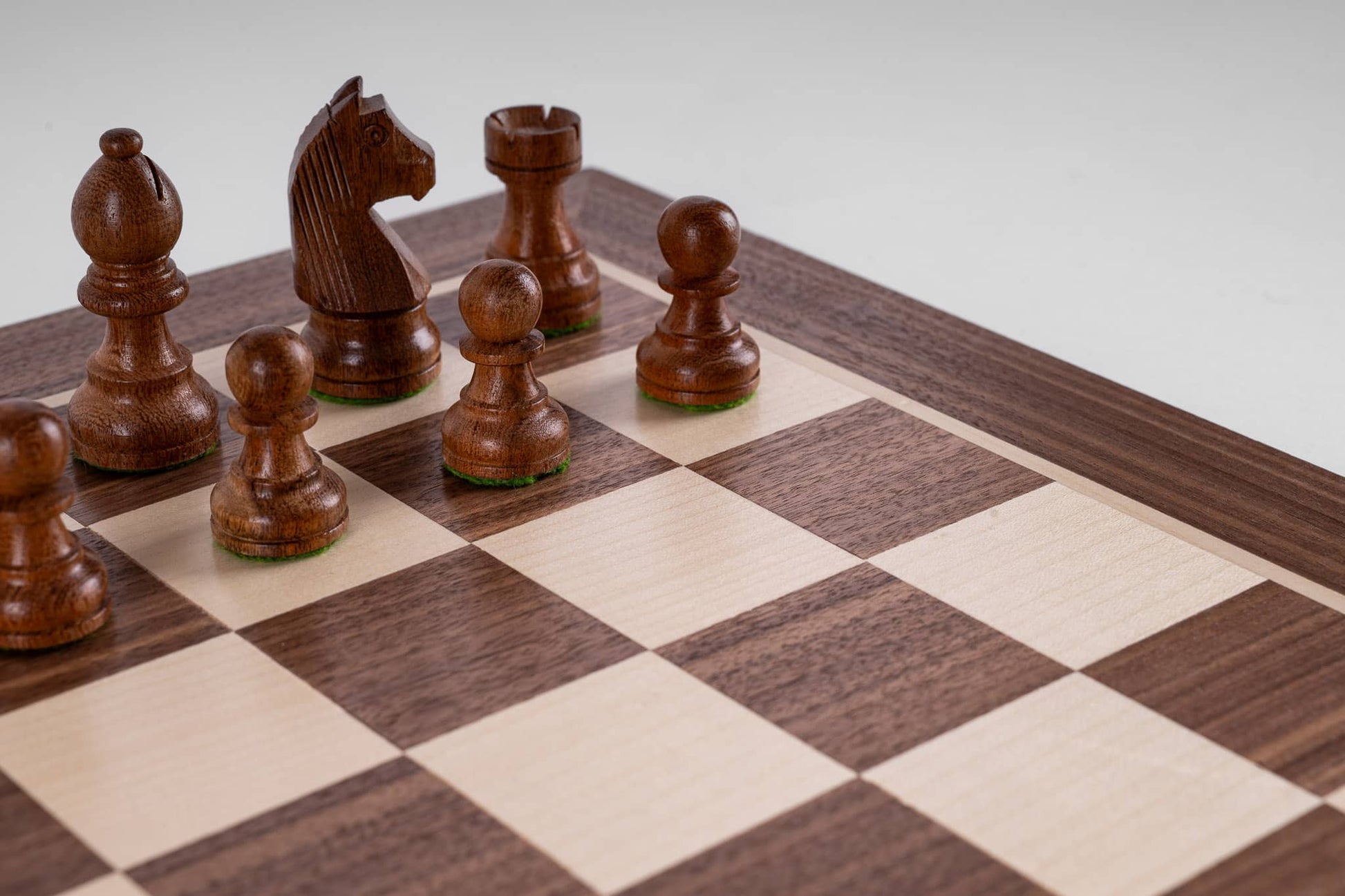 Jeu d'Échecs Éminence <br>en Bois d'Érable et de Noyer