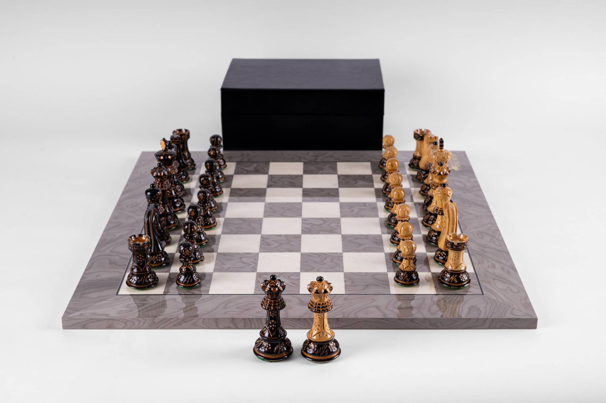 Jeu d'Échecs Prestige <br>en Loupe de Frêne (Haute Brillance)