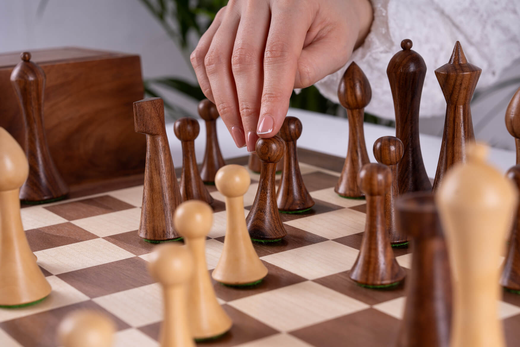 Jeu d'Échecs Odyssée <br>en Bois de Noyer