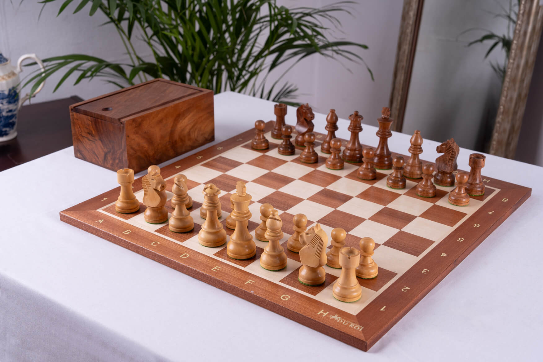 Jeu d'Échecs Délicatesse <br>en Bois d'Acajou