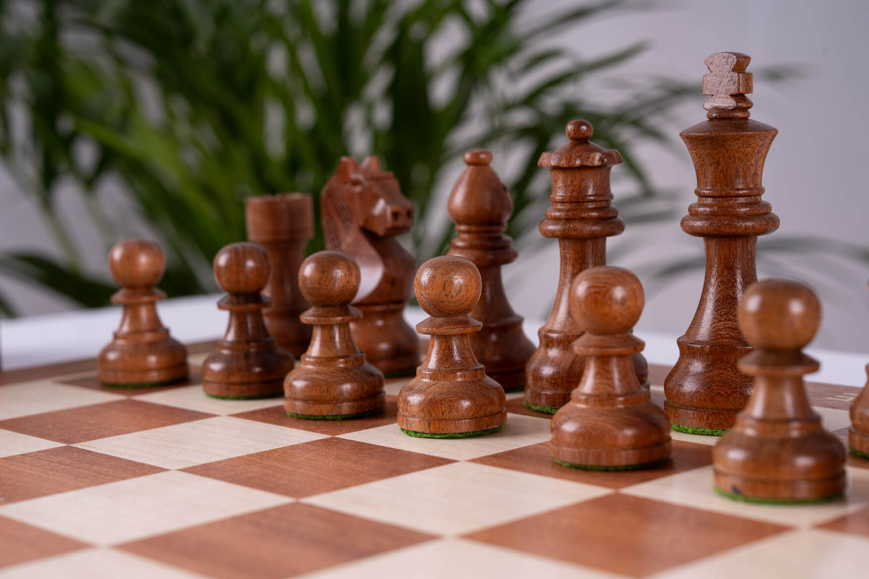 Jeu d'Échecs Délicatesse <br>en Bois d'Acajou