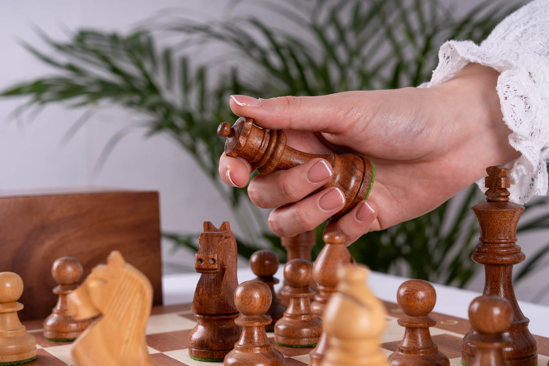 Jeu d'Échecs Délicatesse <br>en Bois d'Acajou