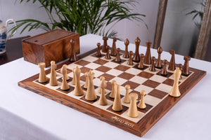 Pièces d'échecs minimalistes marron