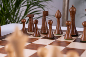 Pièces d'échecs marrons