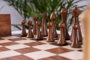 Pièces d'échecs marrons