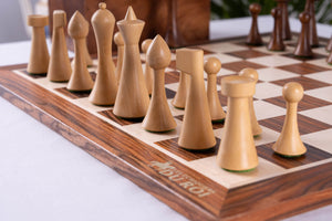 Pièces d'échecs minimalistes beiges