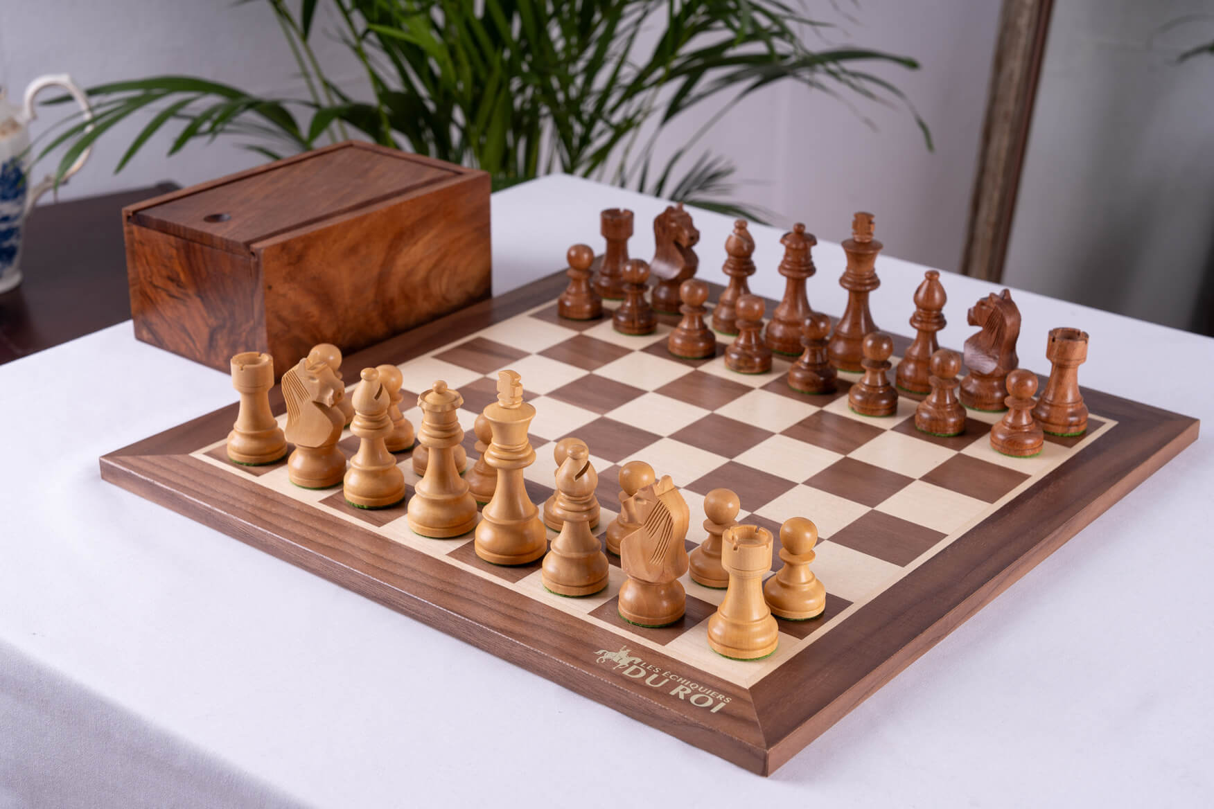 Jeu d'Échecs Authentique <br>en Bois de Noyer