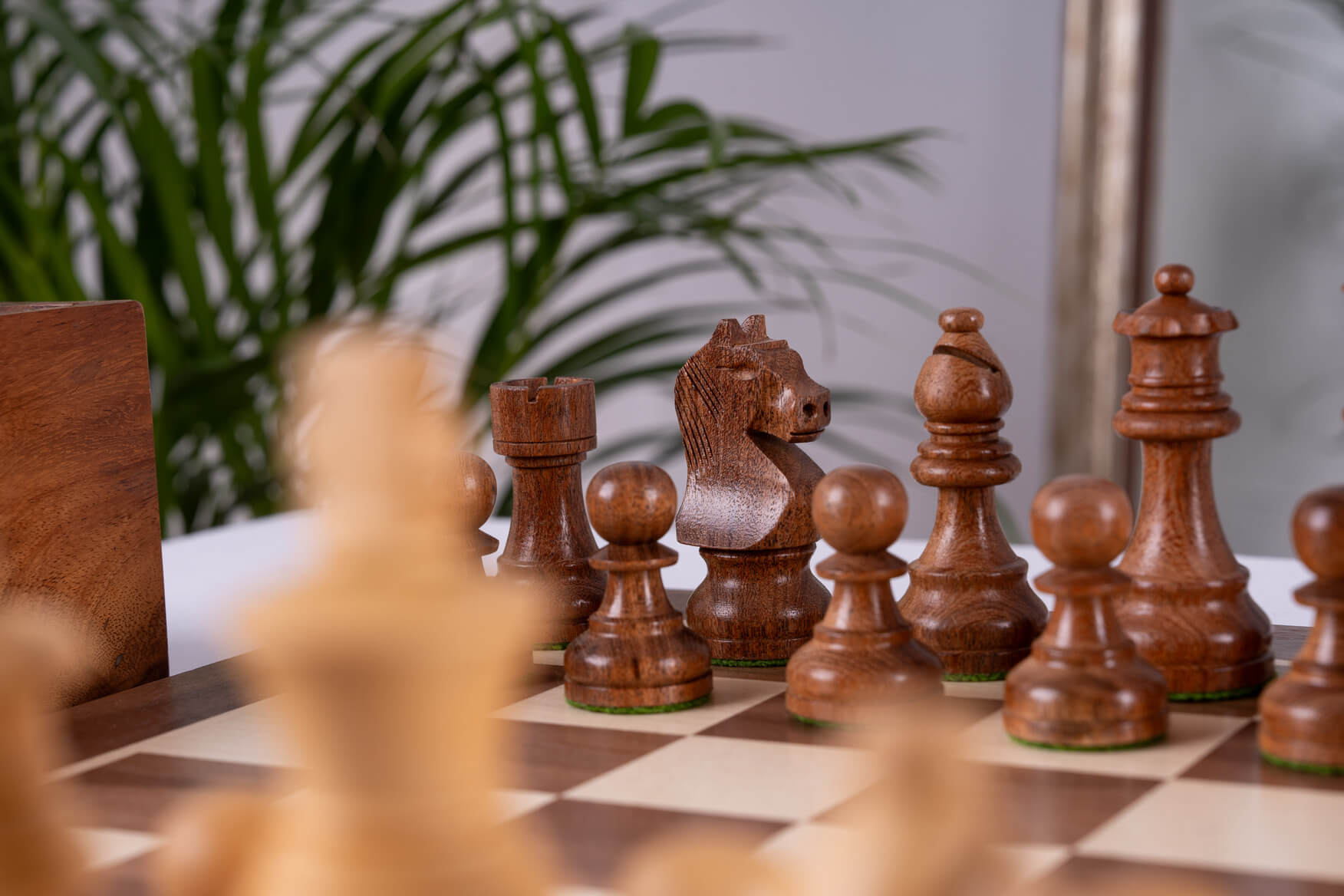 Jeu d'Échecs Authentique <br>en Bois de Noyer