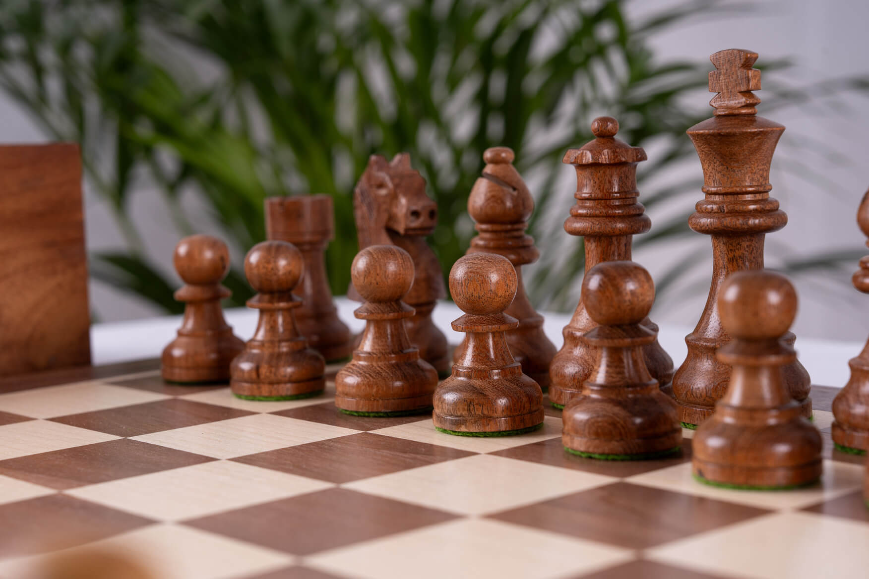 Jeu d'Échecs Authentique <br>en Bois de Noyer