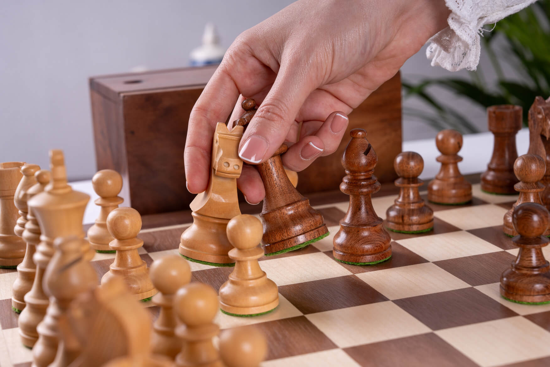 Jeu d'Échecs Authentique <br>en Bois de Noyer