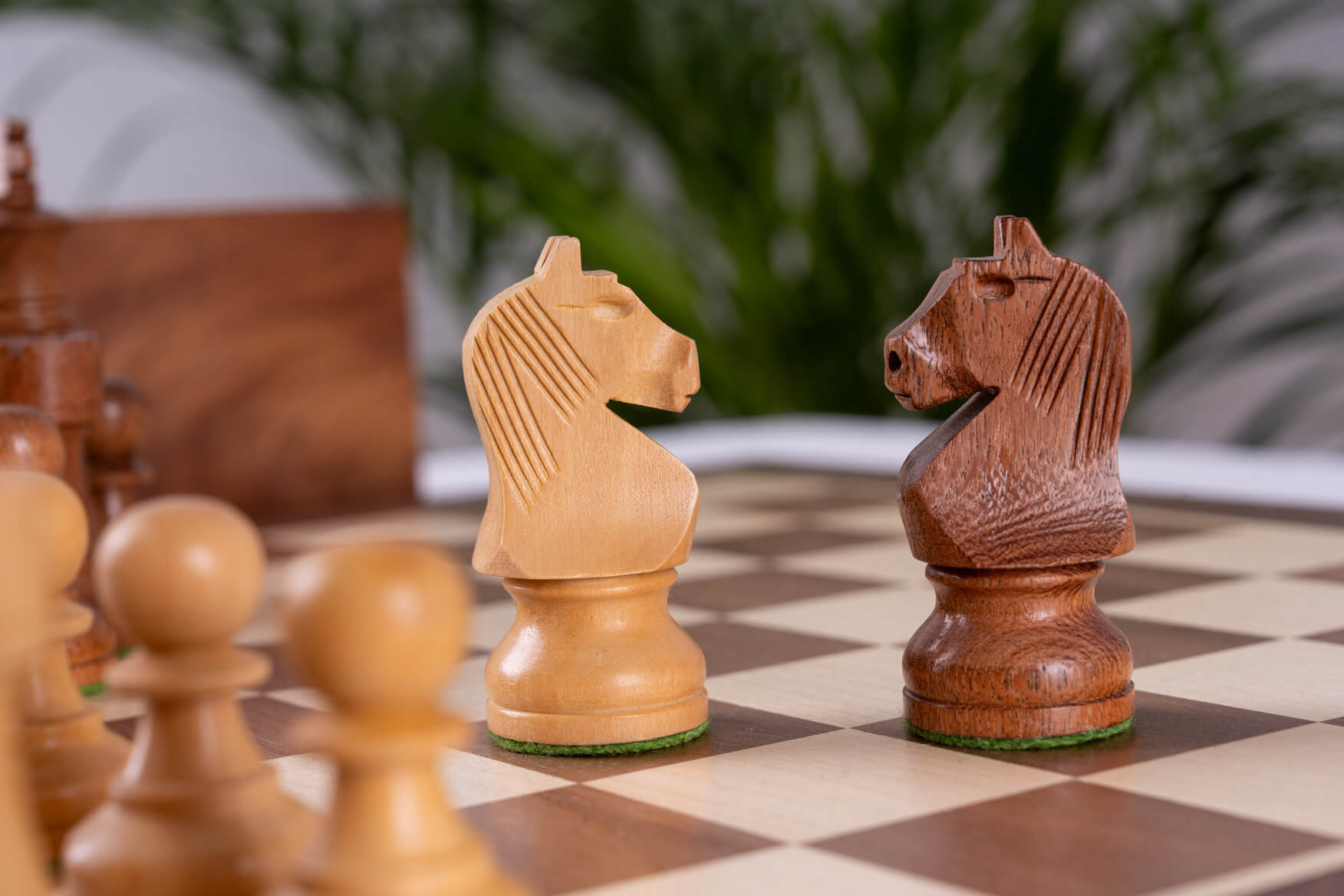 Jeu d'Échecs Authentique <br>en Bois de Noyer