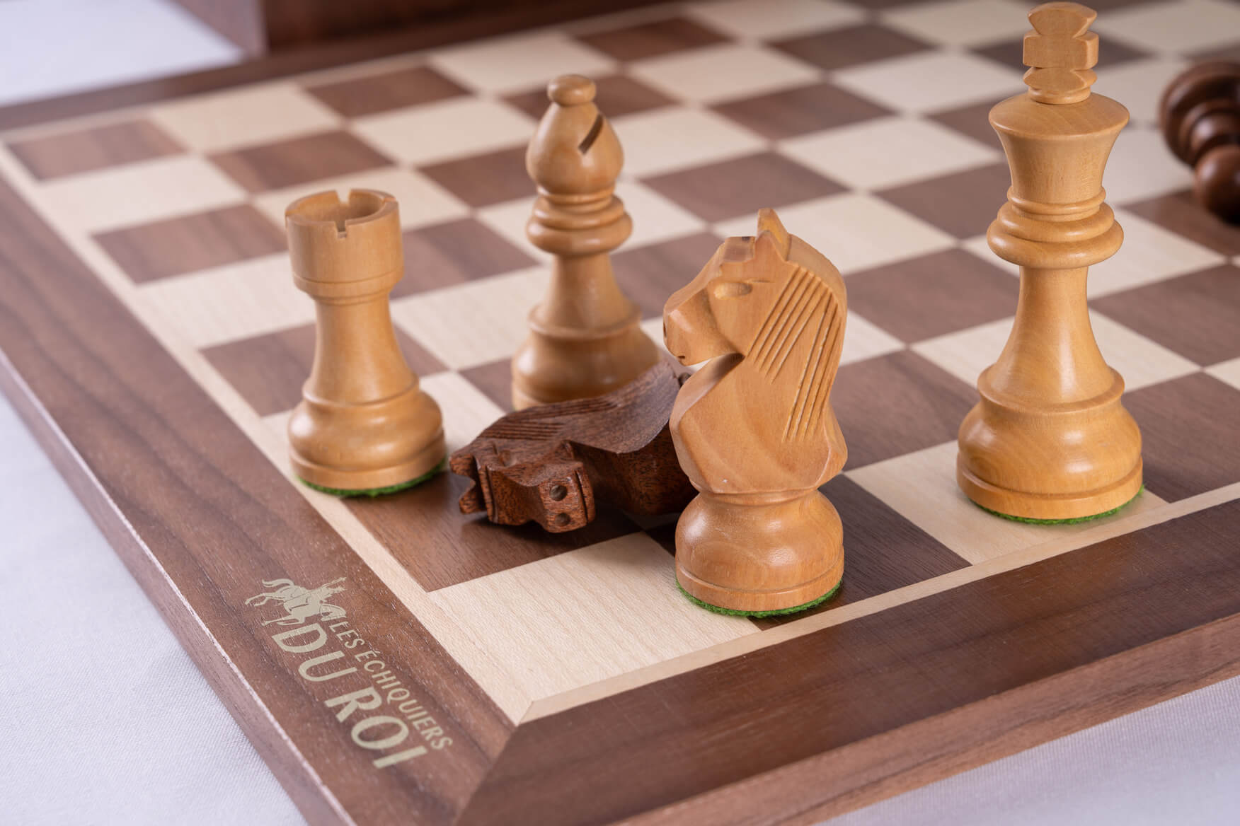 Jeu d'Échecs Authentique <br>en Bois de Noyer