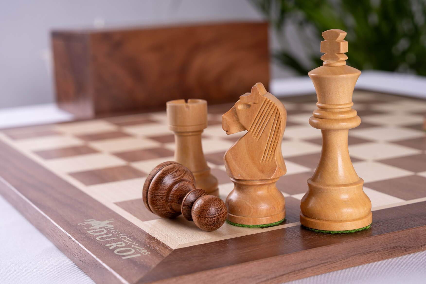 Jeu d'Échecs Authentique <br>en Bois de Noyer