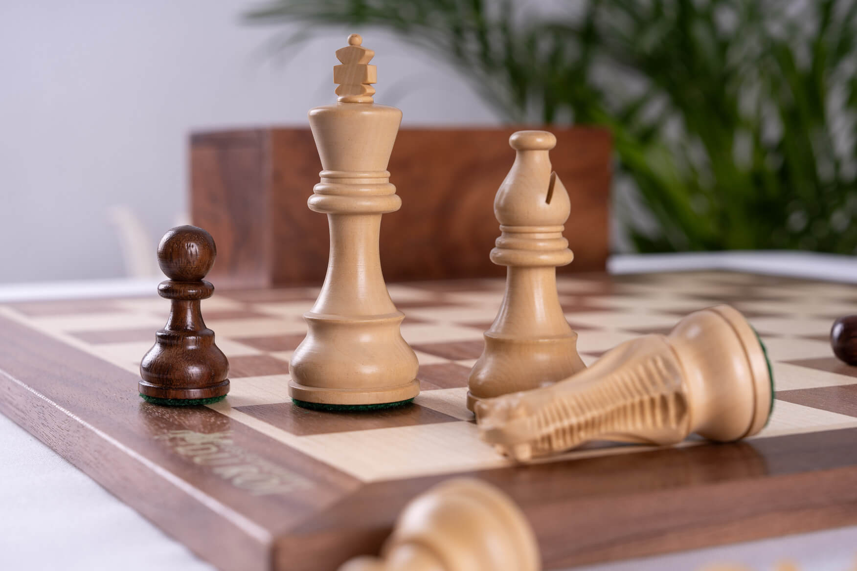 Jeu d'Échecs Élite <br>en Bois de Noyer