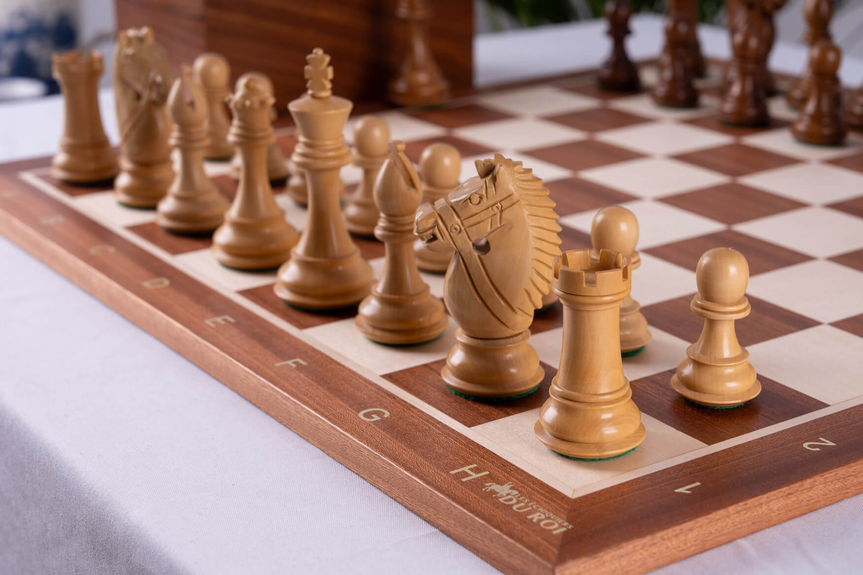 Jeu d'Échecs Prouesse <br>en Bois d'Acajou