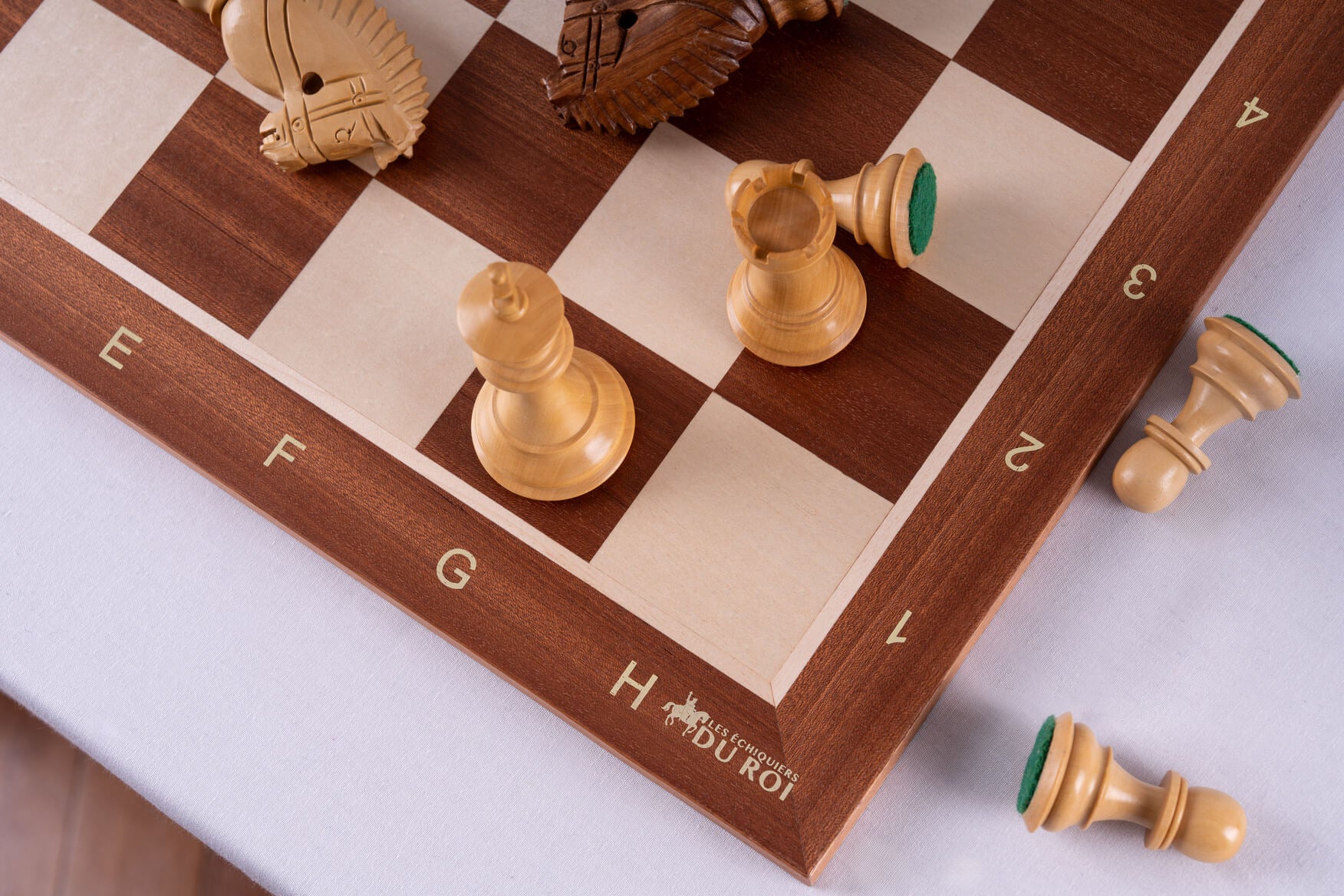 Jeu d'Échecs Prouesse <br>en Bois d'Acajou