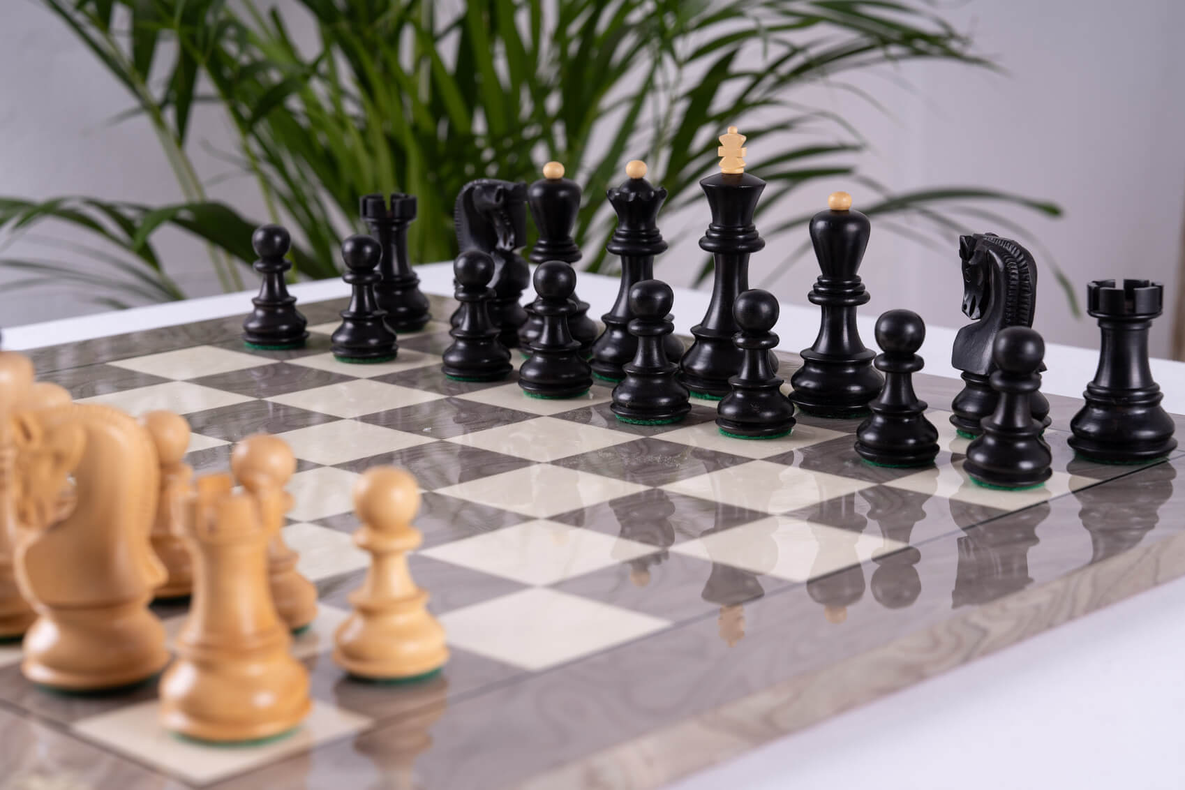 Jeu d'Échecs Gris Laqué <br>en Bois de Frêne