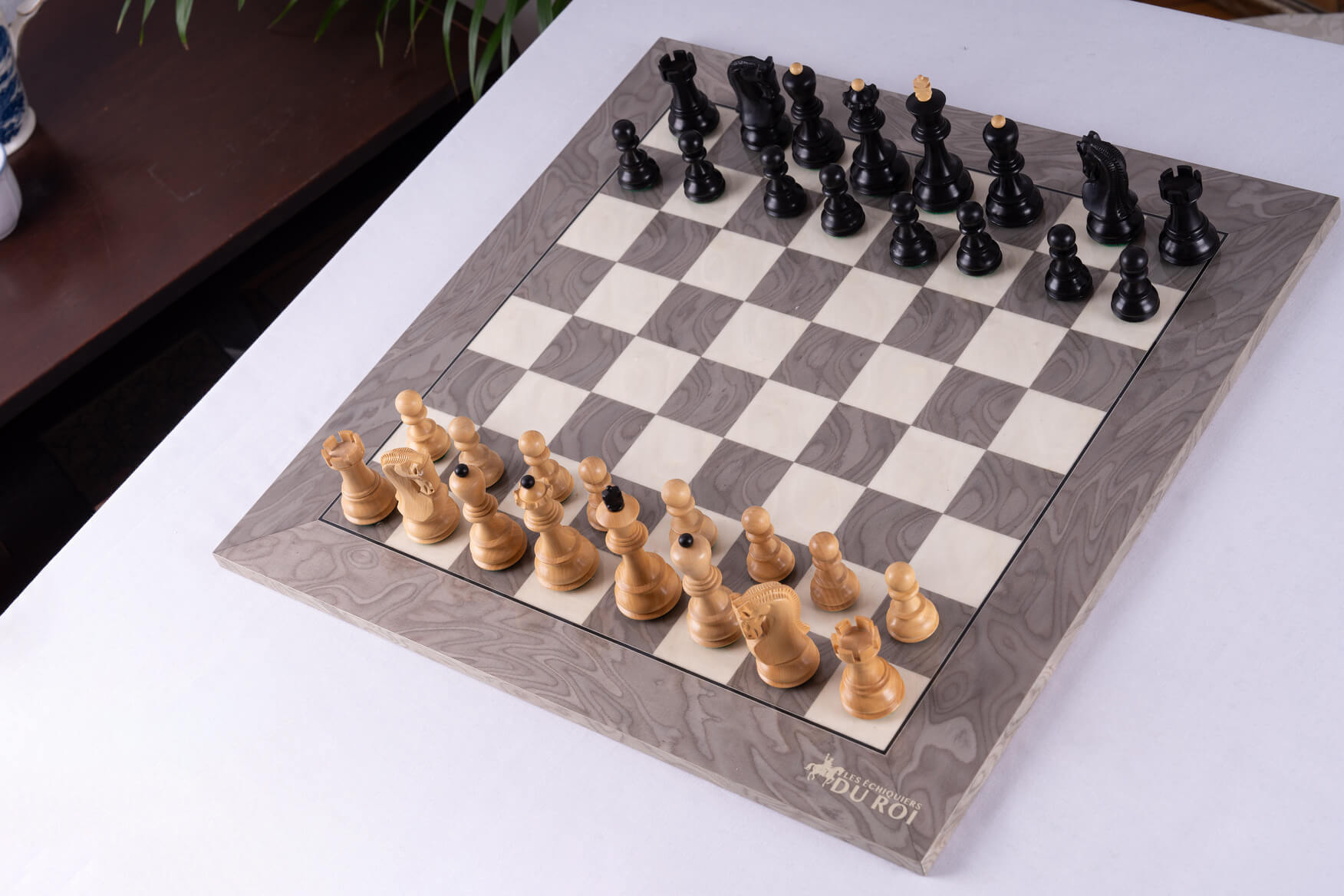 Jeu d'Échecs Gris Laqué <br>en Bois de Frêne