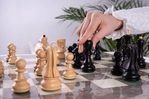 Jeu d'Échecs Splendeur Gris Laqué <br>en Bois de Frêne