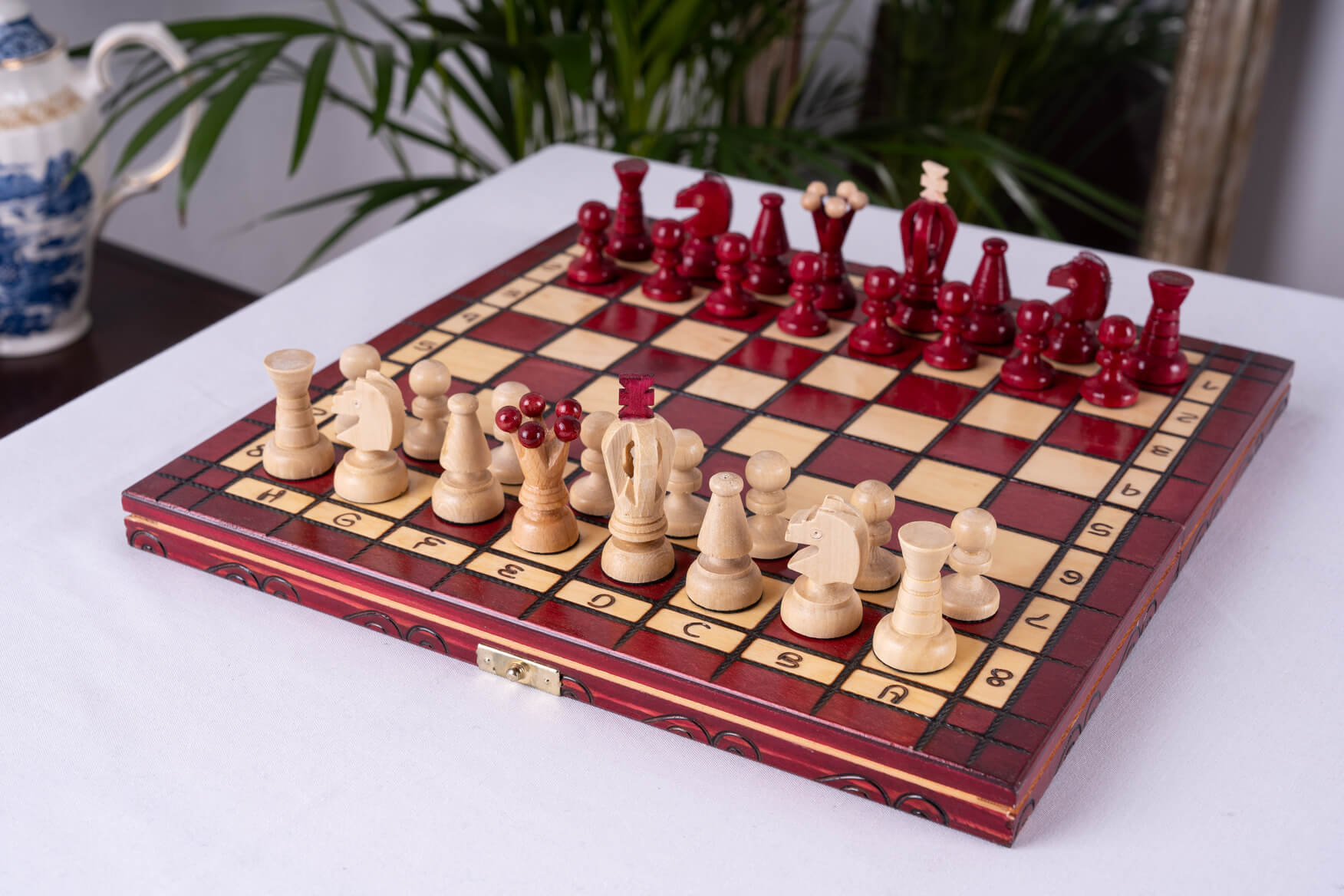 Echiquier Cerise <br>et son Jeu d'Échecs