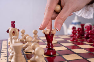 Echiquier Cerise <br>et son Jeu d'Échecs