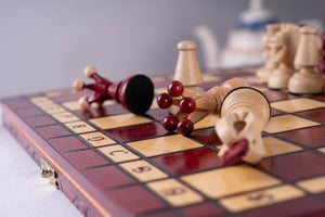 Echiquier Cerise <br>et son Jeu d'Échecs