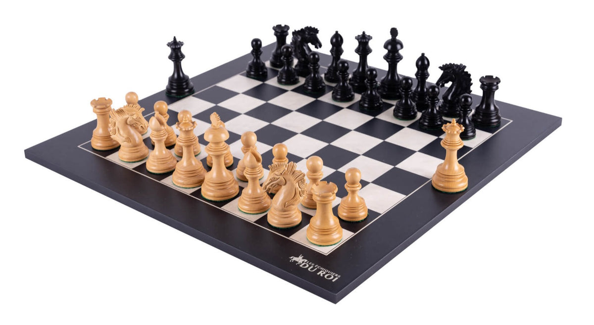 Jeu d'Échecs Grand Maître en Bois d'Érable et Peuplier | Les Échiquiers du Roi Jeu d'Échecs Grand Maître en Bois d'Érable et Peuplier | Les Échiquiers du Roi