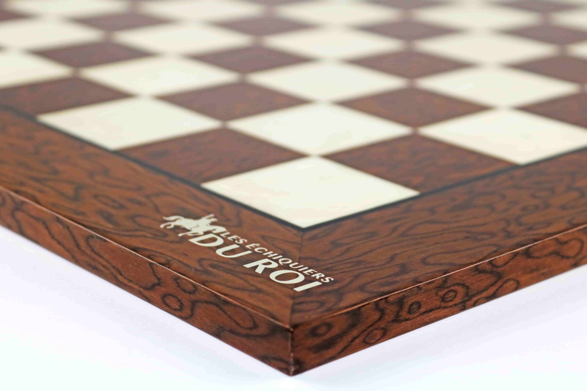 Plateau d'échecs marron de luxe