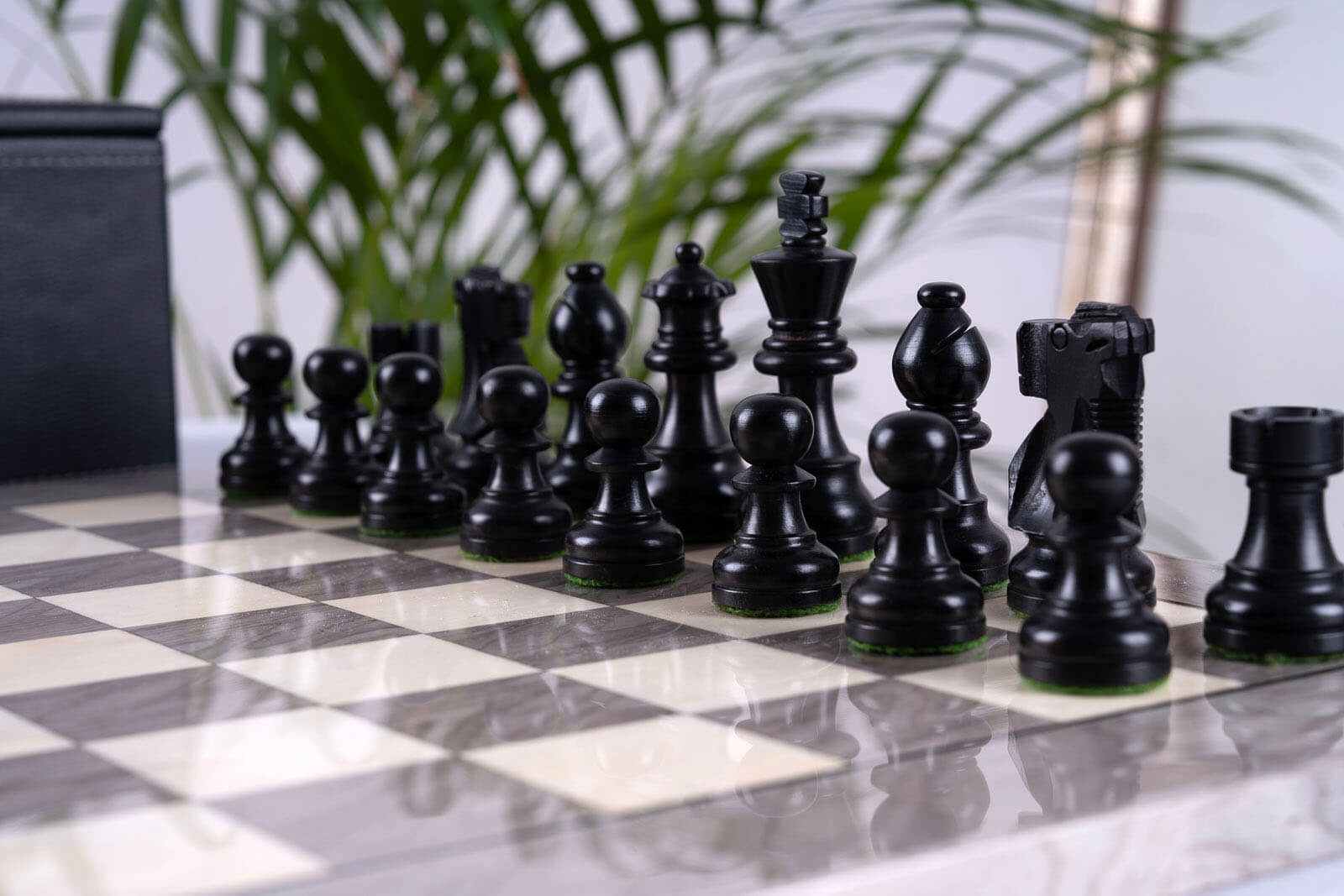 Jeu d'Échecs Graphite <br>en Bois de Frêne et Buis