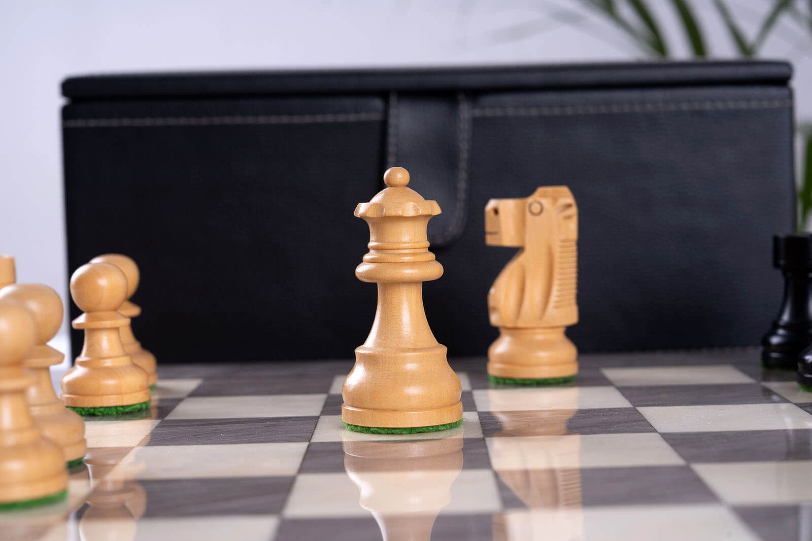 Jeu d'Échecs Graphite <br>en Bois de Frêne et Buis