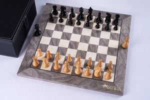 Jeu d'Échecs Emblème <br>en Bois de Frêne et Buis