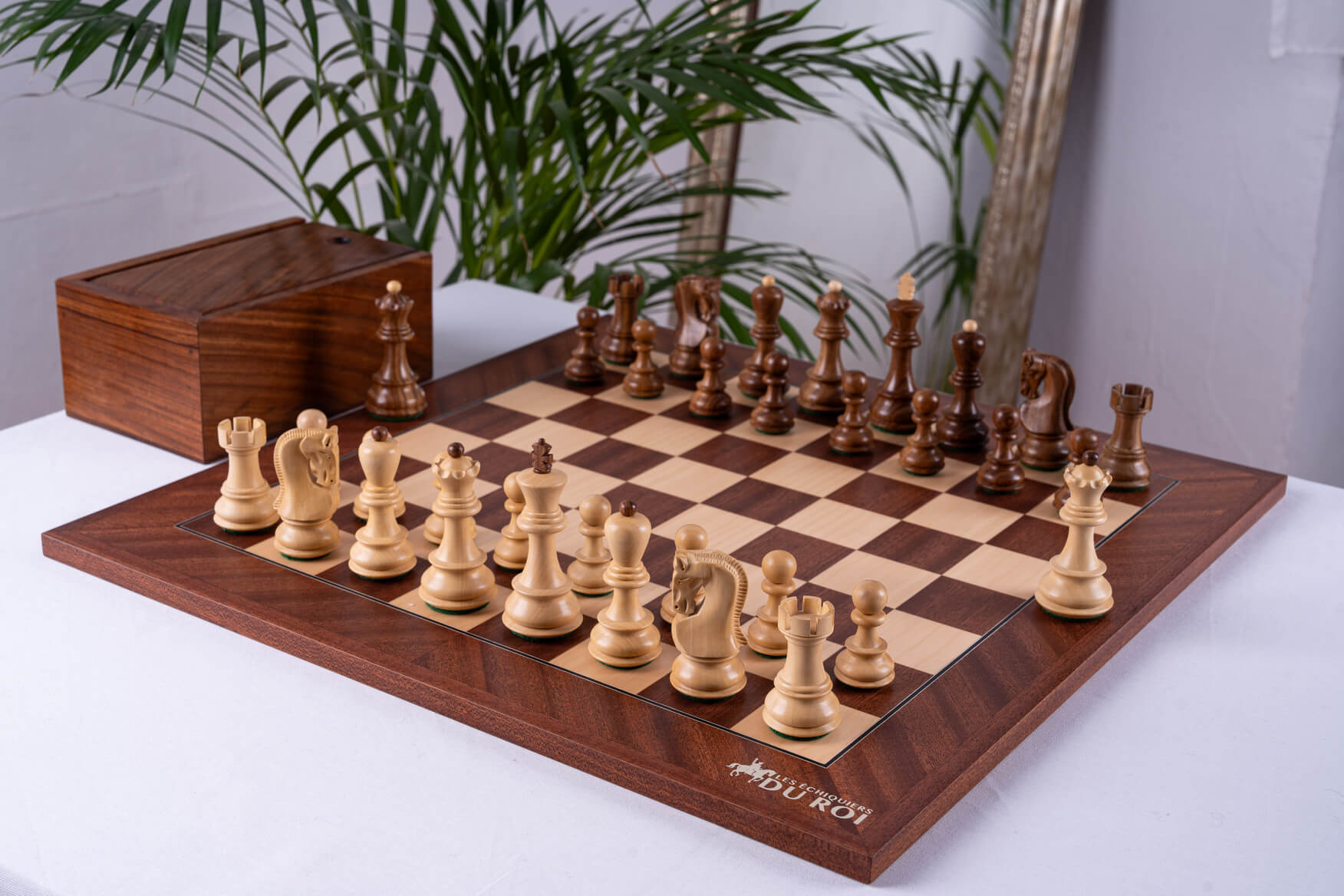 Jeu d'Échecs Triomphe <br>en Bois d'Acajou et Acacia