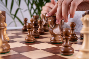 Jeu d'Échecs Triomphe <br>en Bois d'Acajou et Acacia