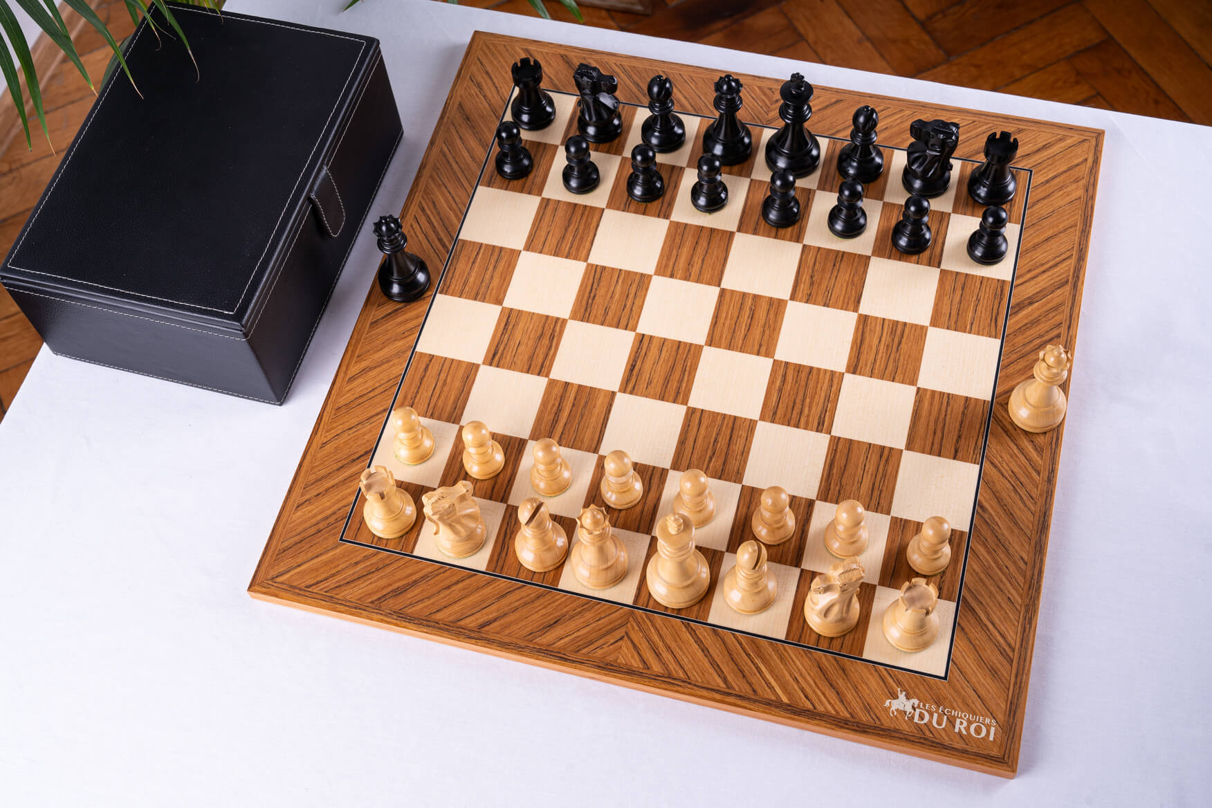 Jeu d'Échecs Fierté <br>en Bois de Teck