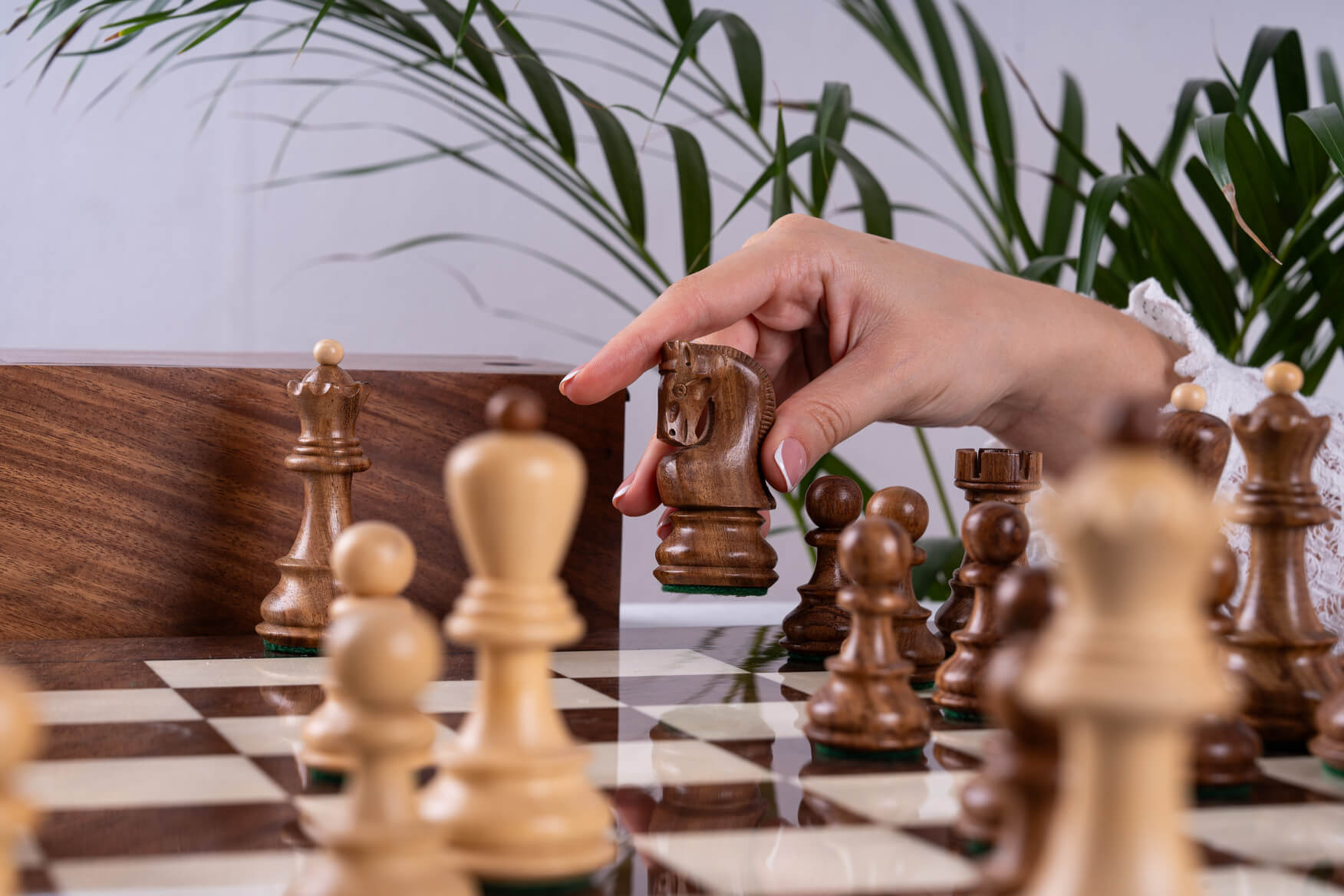 Pièces d'Échecs Royales <br>en Bois de Sesham