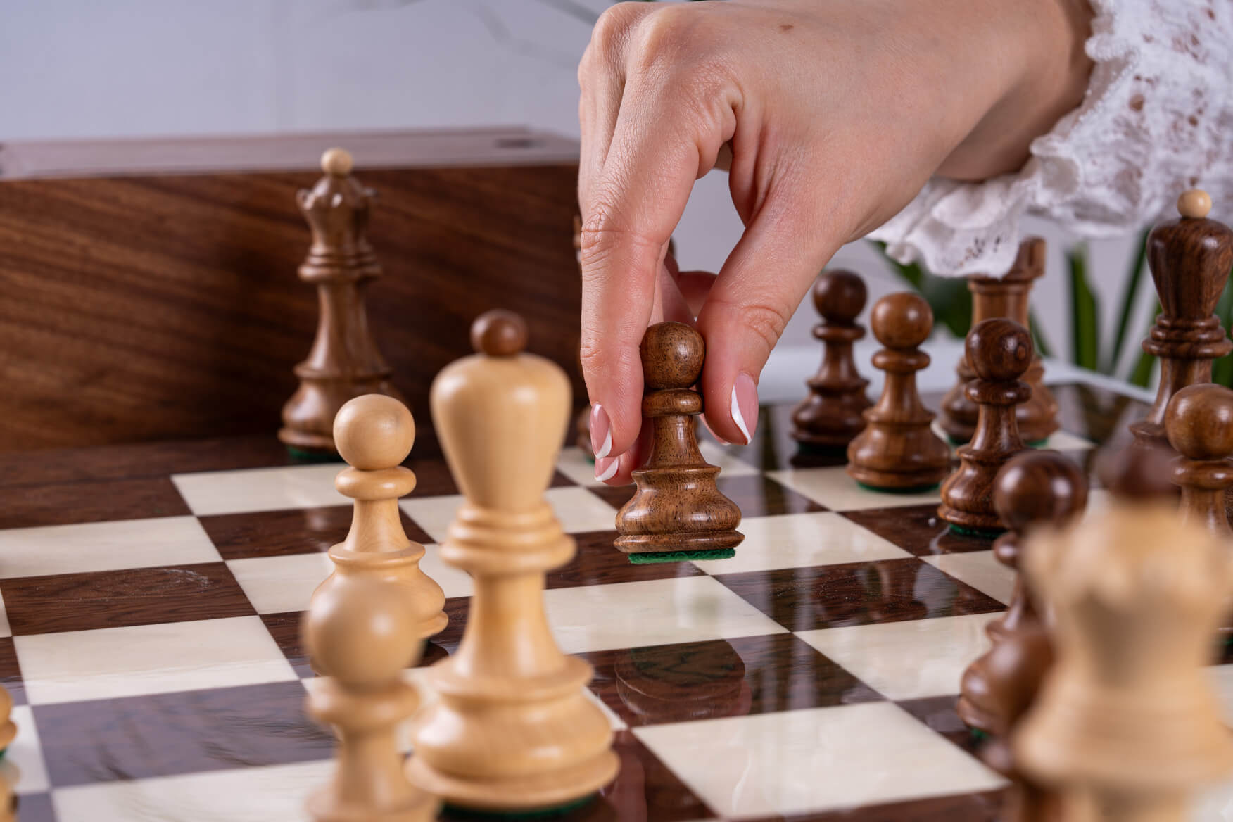 Pièces d'Échecs Royales <br>en Bois de Sesham