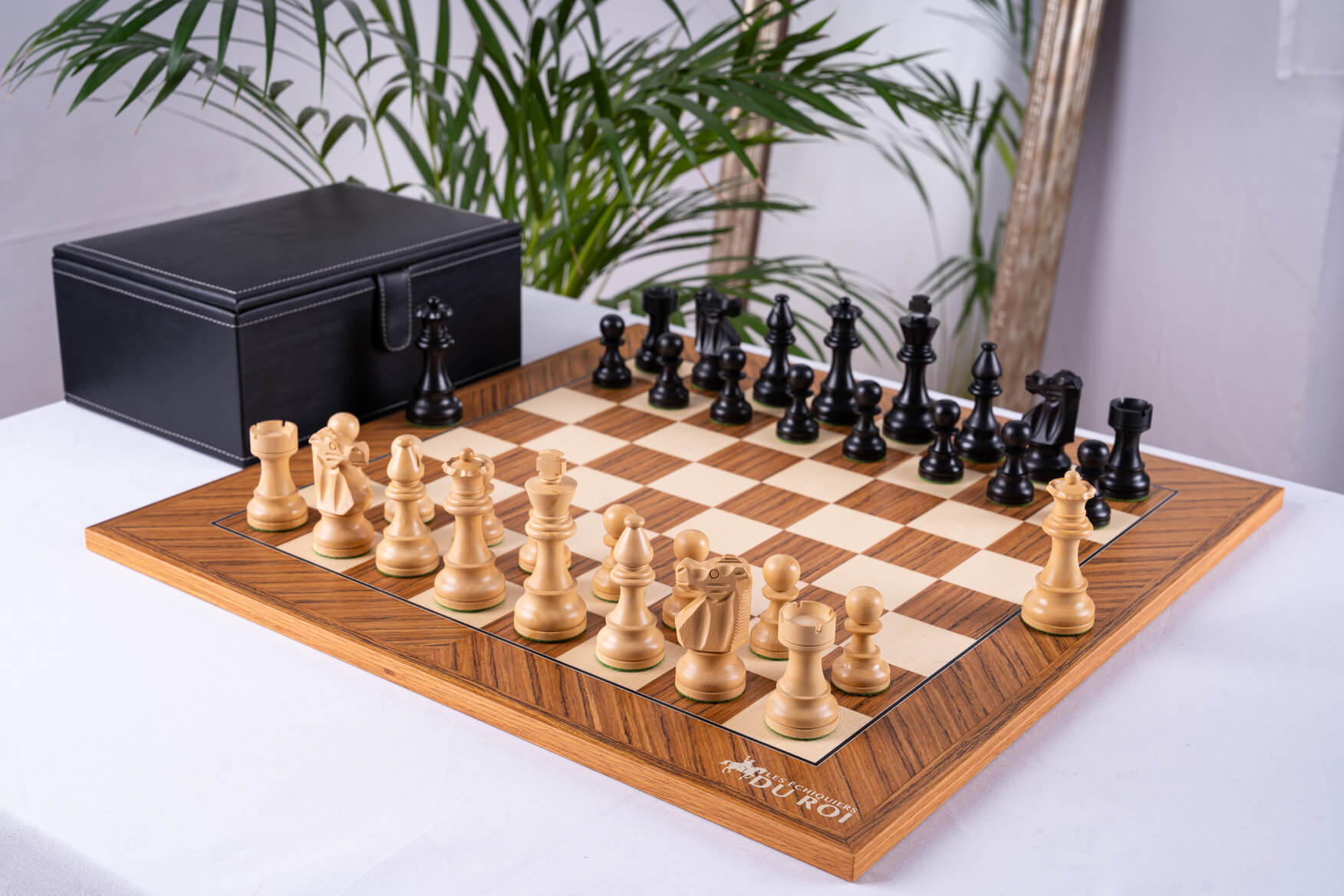 Jeu d'Échecs Souverain <br>en Bois de Teck