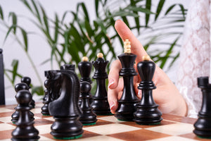 Jeu d'Échecs Étendard <br>en Bois d'Acajou et Buis