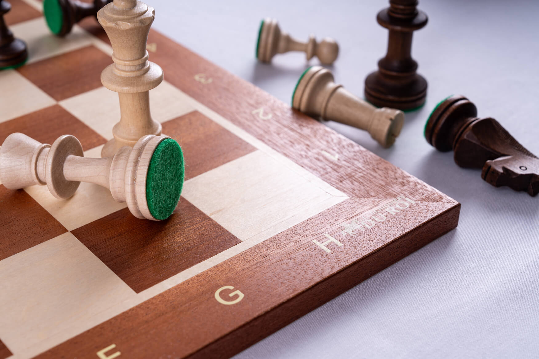 Jeu d'Échecs Victoire <br>en Bois d'Acajou