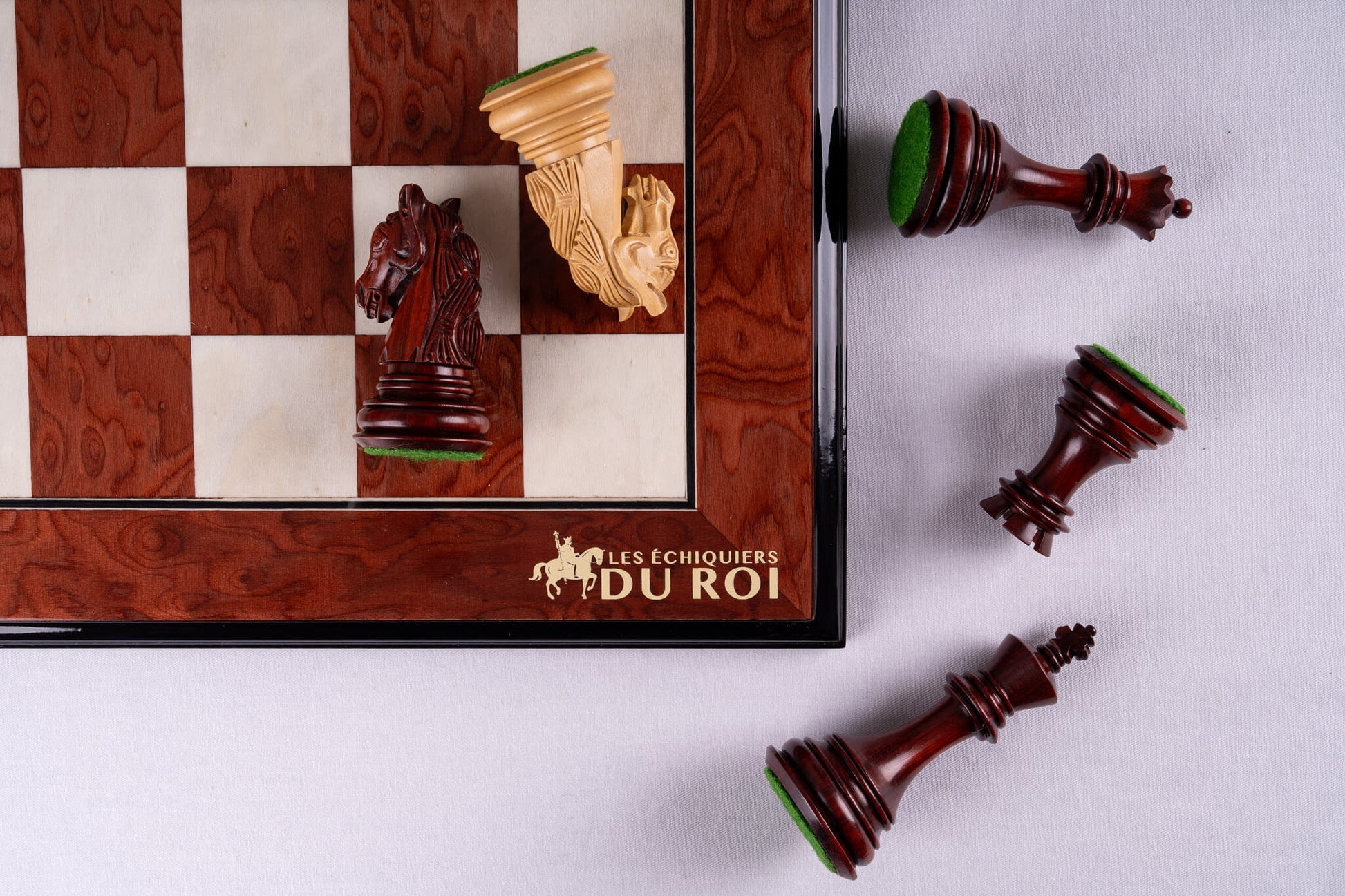 Jeu d'Échecs Le Trône <br>en Loupe de Frêne