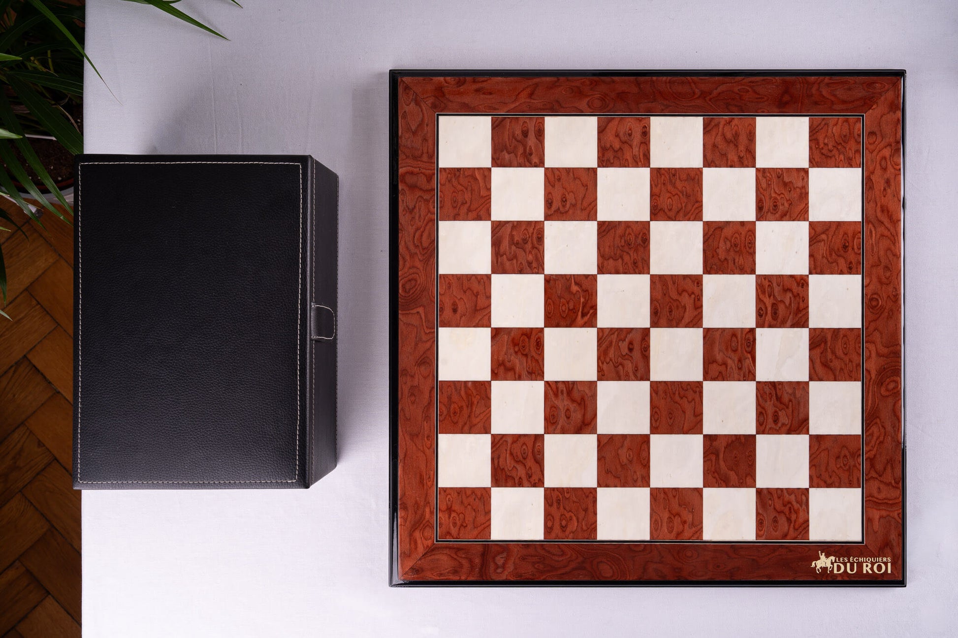 Jeu d'Échecs Le Trône <br>en Loupe de Frêne