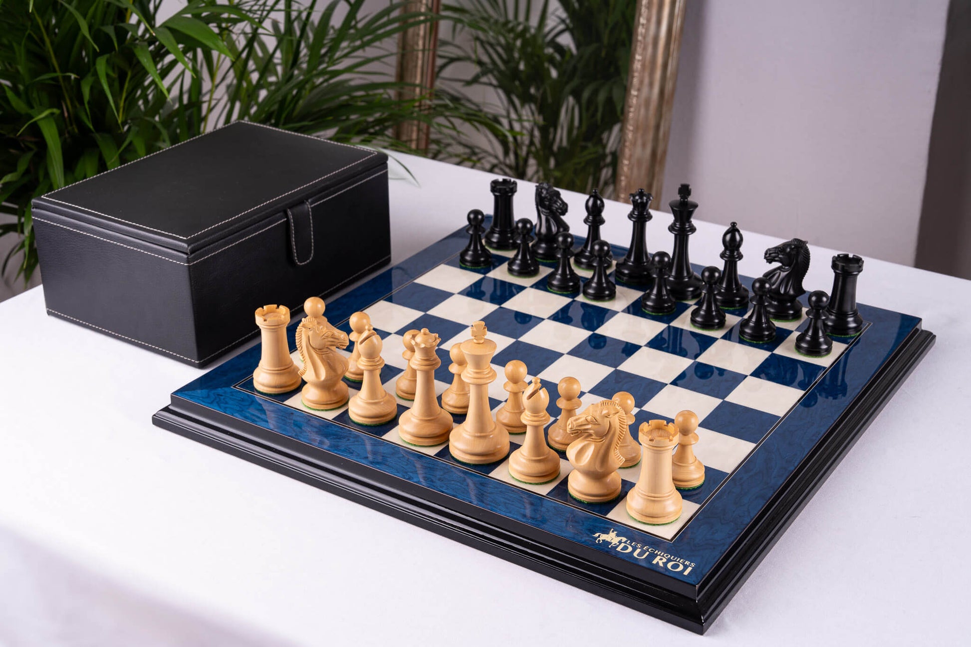 Jeu d'Échecs Bleu Céleste <br>en Loupe de Frêne