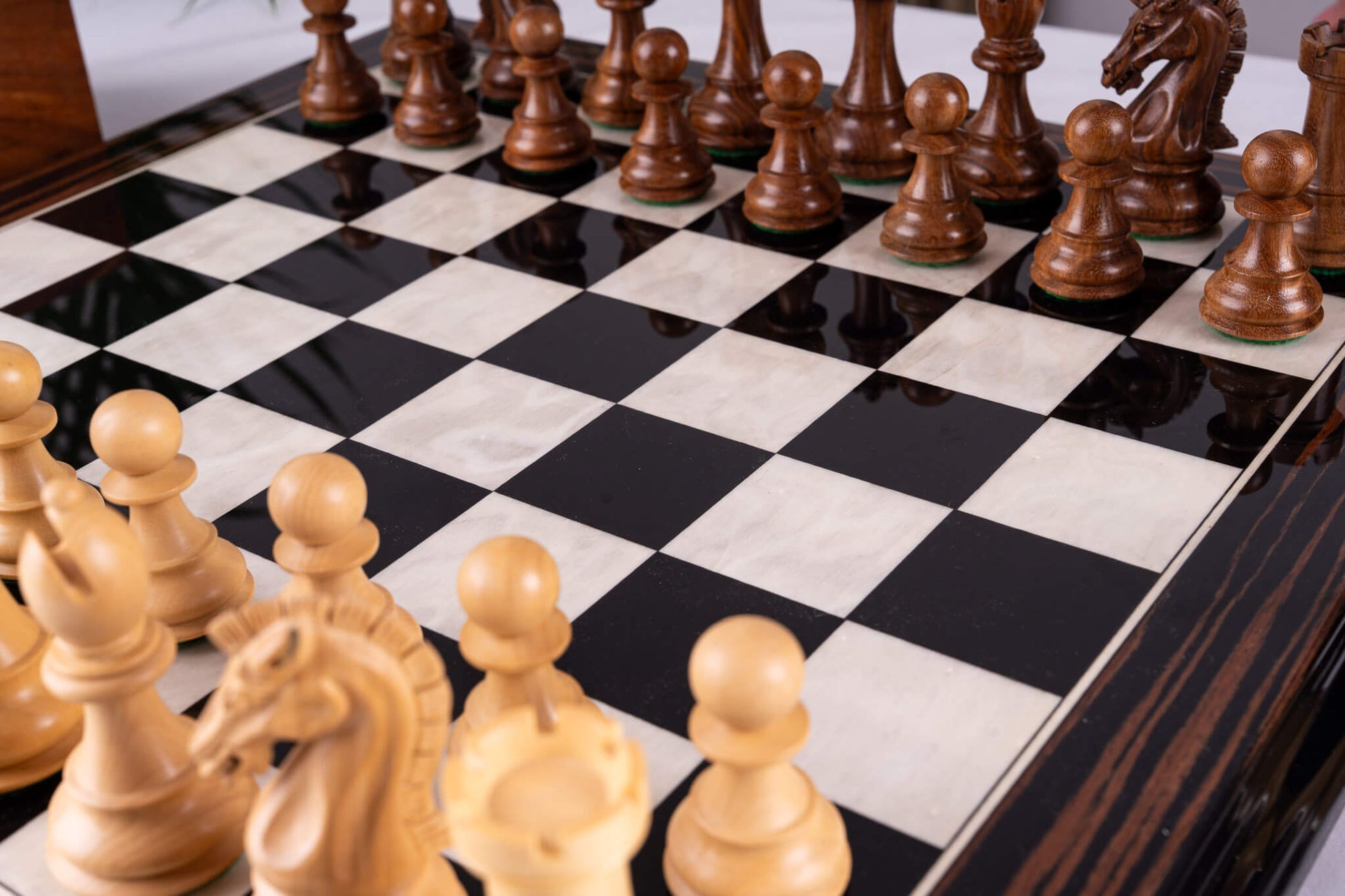 Jeu d'Échecs Couronne <br>en Bois d'Ébène