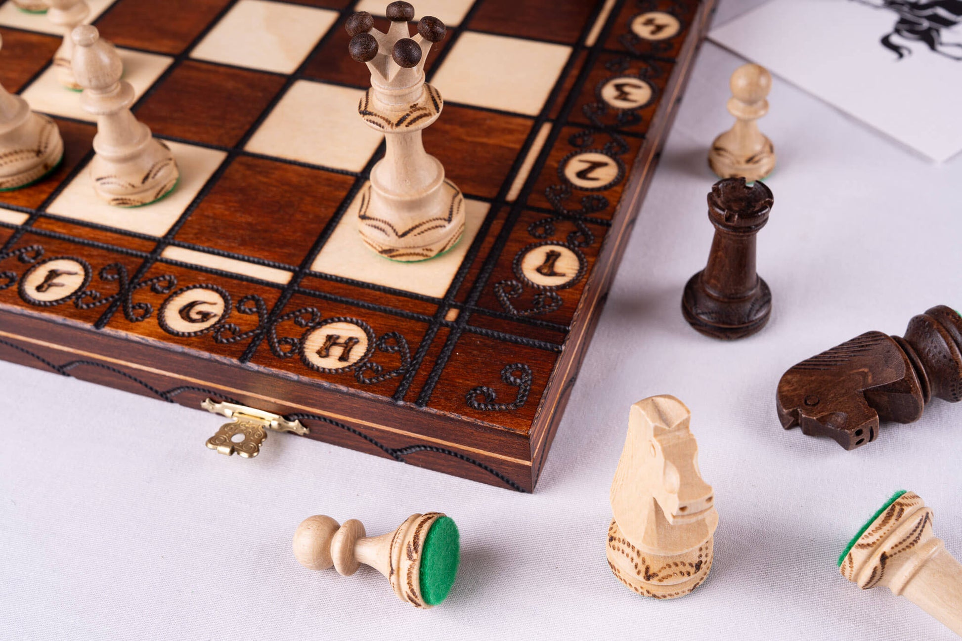 Échiquier en Sycomore <br>et son Jeu d'Échecs