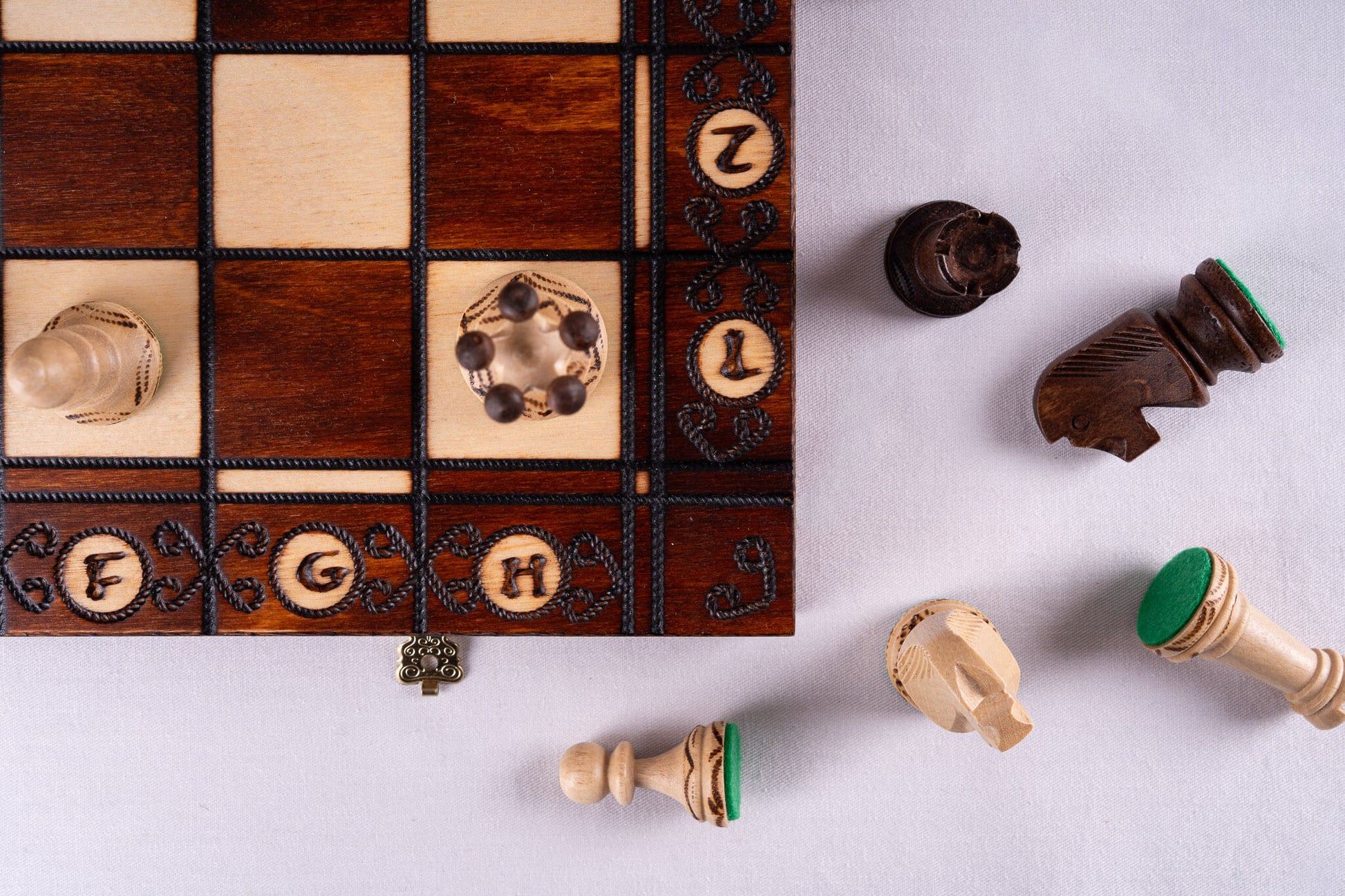 Échiquier en Sycomore <br>et son Jeu d'Échecs